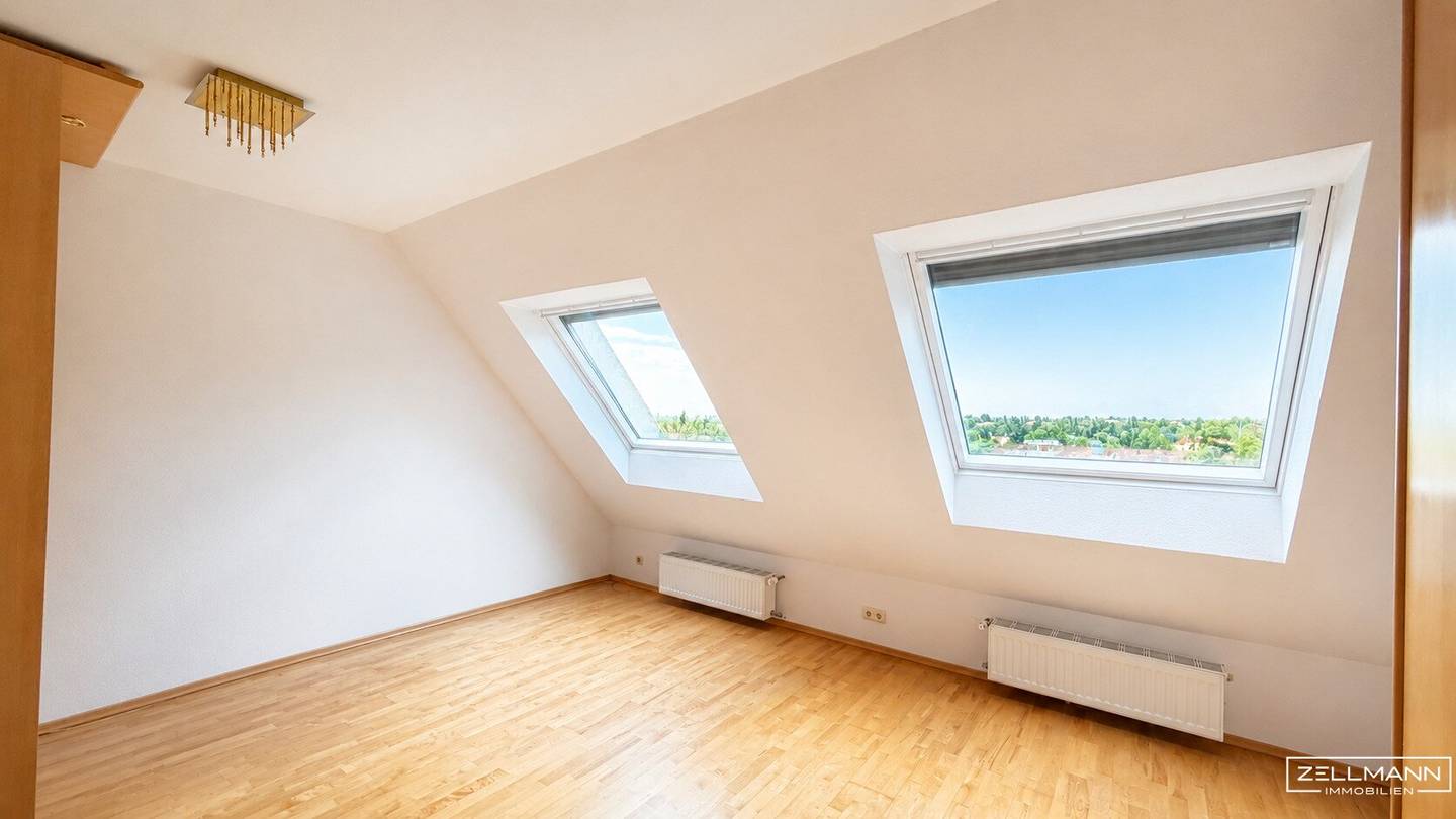 Set back from the road, surrounded by greenery – spacious terraced house in an absolute quiet location | ZELLMANN IMMOBILIEN