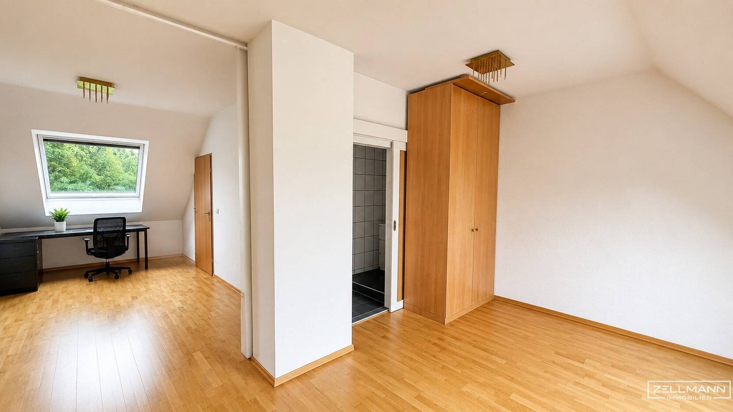 Set back from the road, surrounded by greenery – spacious terraced house in an absolute quiet location | ZELLMANN IMMOBILIEN