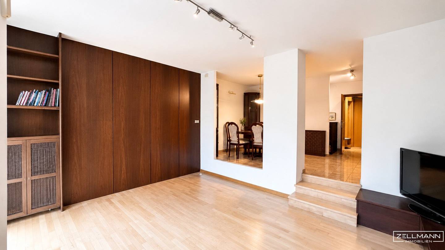 Set back from the road, surrounded by greenery, spacious terraced house in absolute quiet location | ZELLMANN IMMOBILIEN