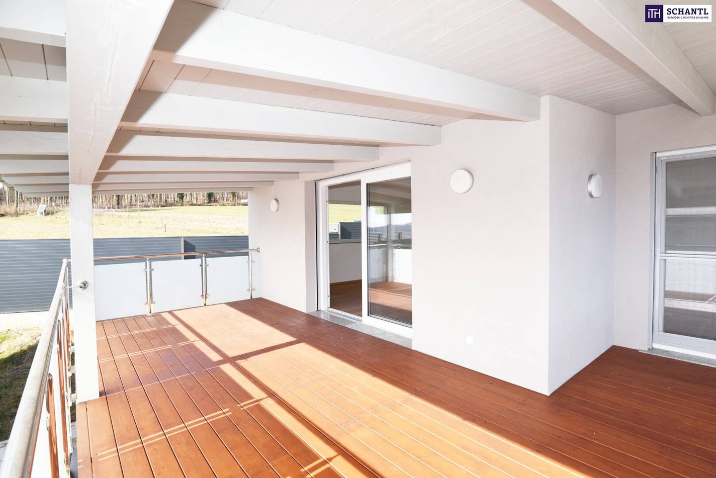 Luxury apartment with generous terrace – Modern fittings with plenty of space for freedom