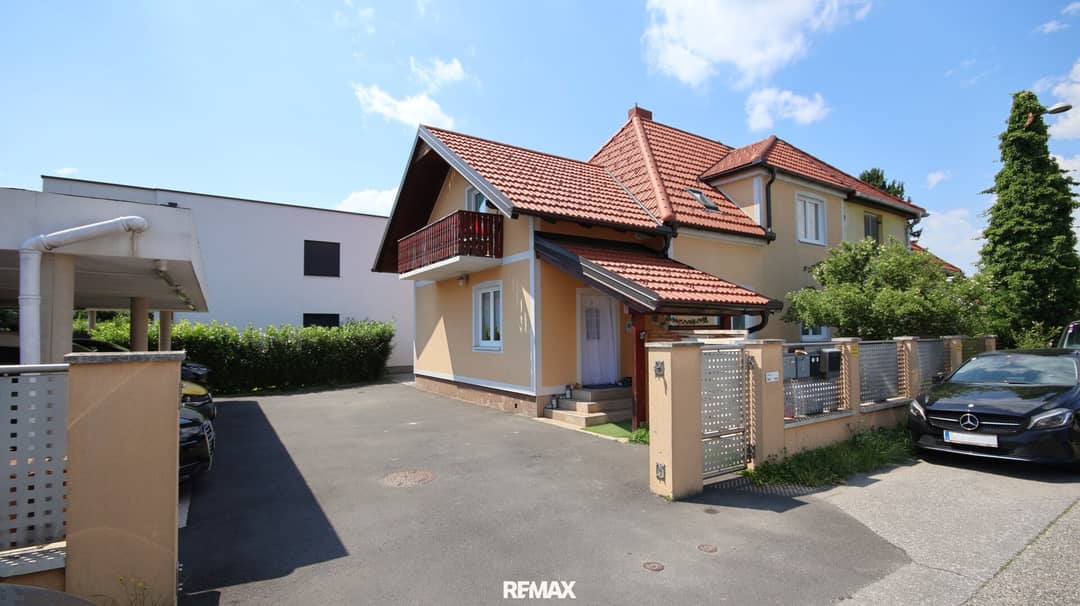 Doppelhaushälfte mit Garten Terrasse und Balkon in Sackgassenlage