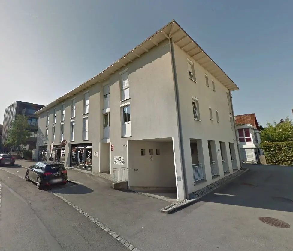 Helle Wohnung mit Tiefgarage in zentraler Lage