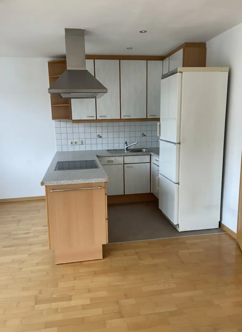 Helle Wohnung mit Tiefgarage in zentraler Lage
