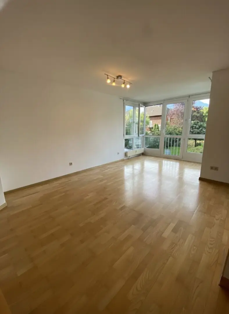 Helle Wohnung mit Tiefgarage in zentraler Lage
