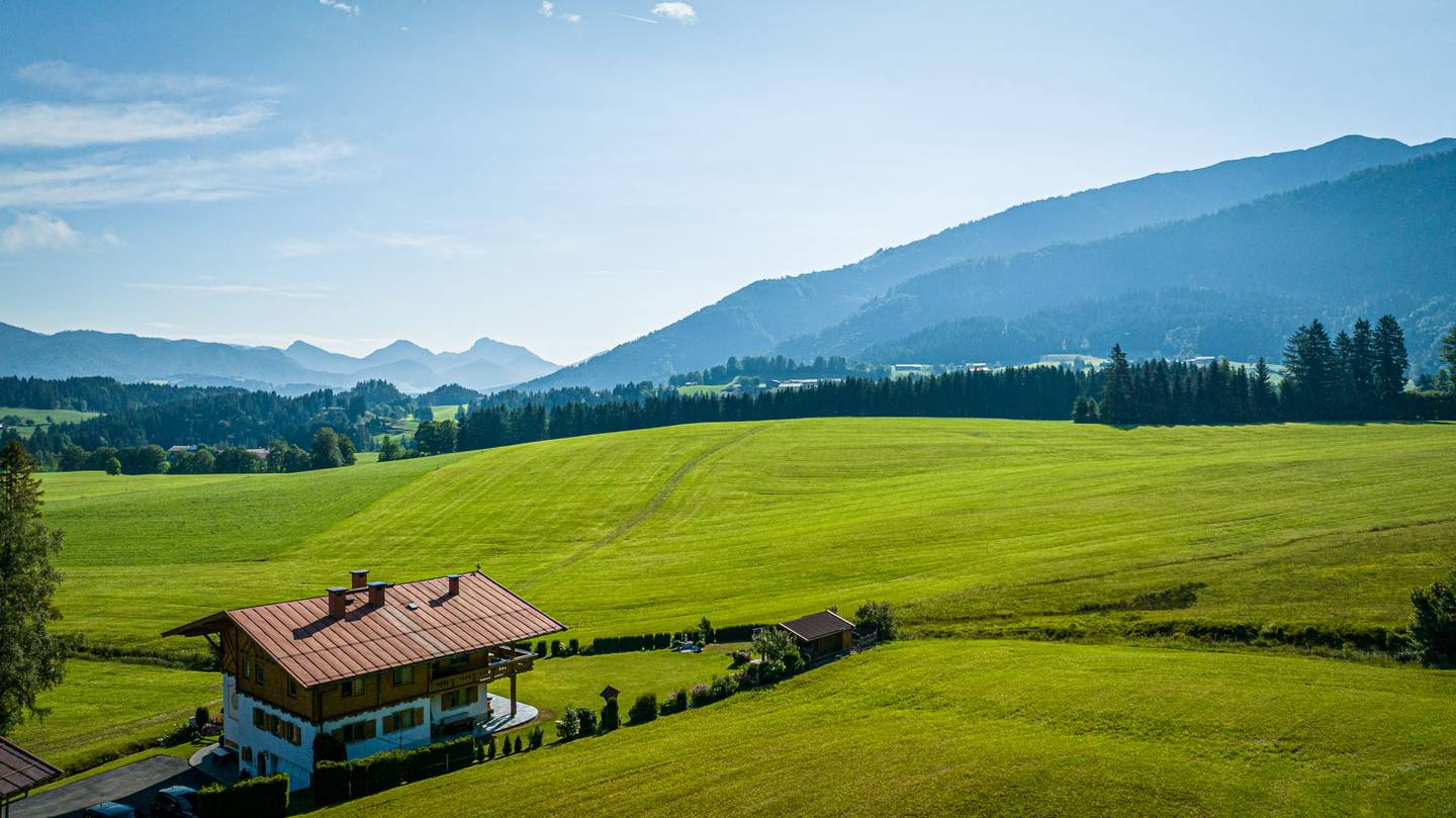 Mehrfamilienhaus mit Fernblick und großzügigem Grundstück