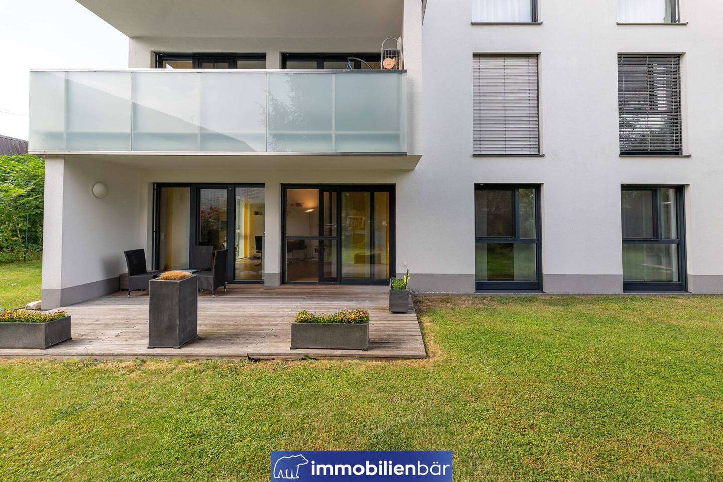 Helle Erdgeschosswohnung mit Terrasse und Gartennutzung