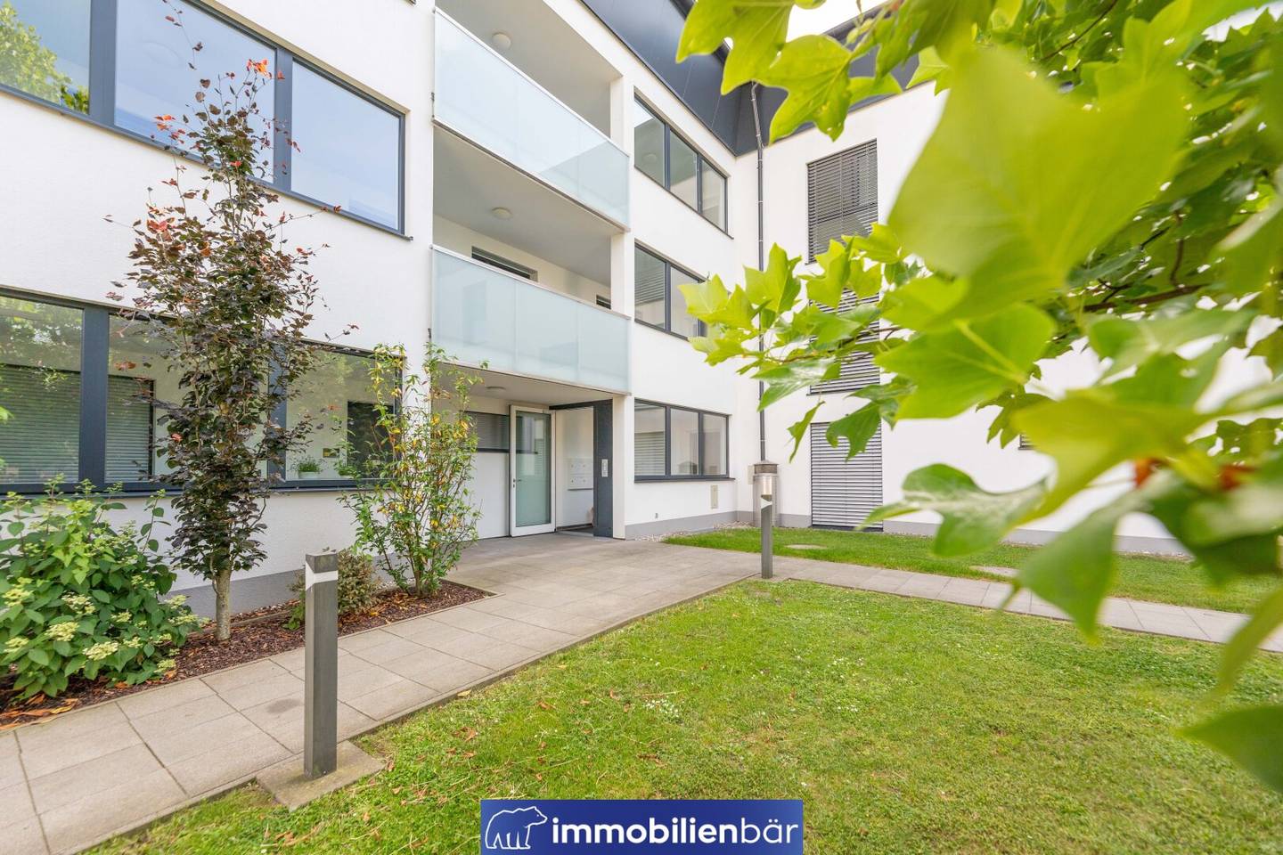 Helle Erdgeschosswohnung mit Terrasse und Gartennutzung