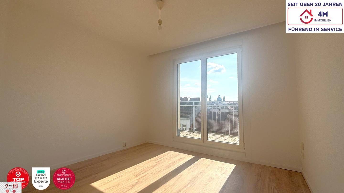 Bright attic apartment with terrace and city view