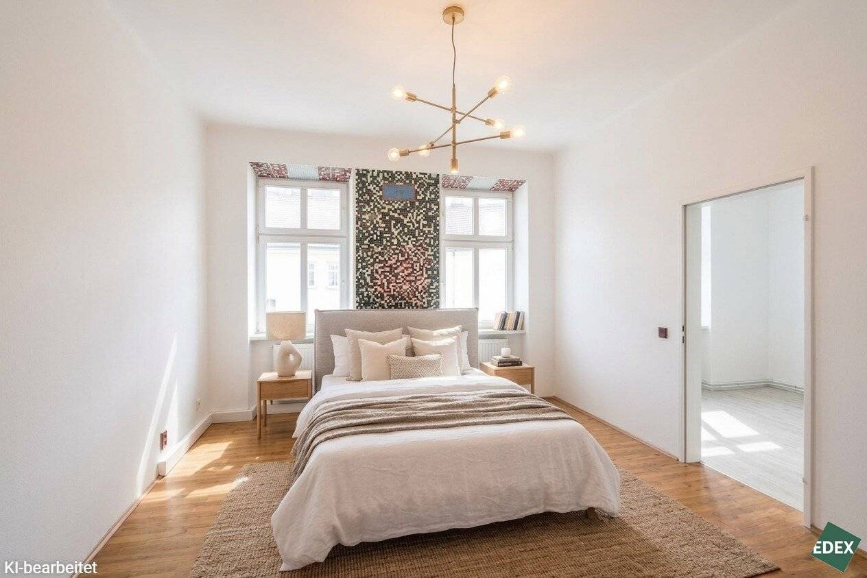 Altbau apartment in need of renovation in a quiet location