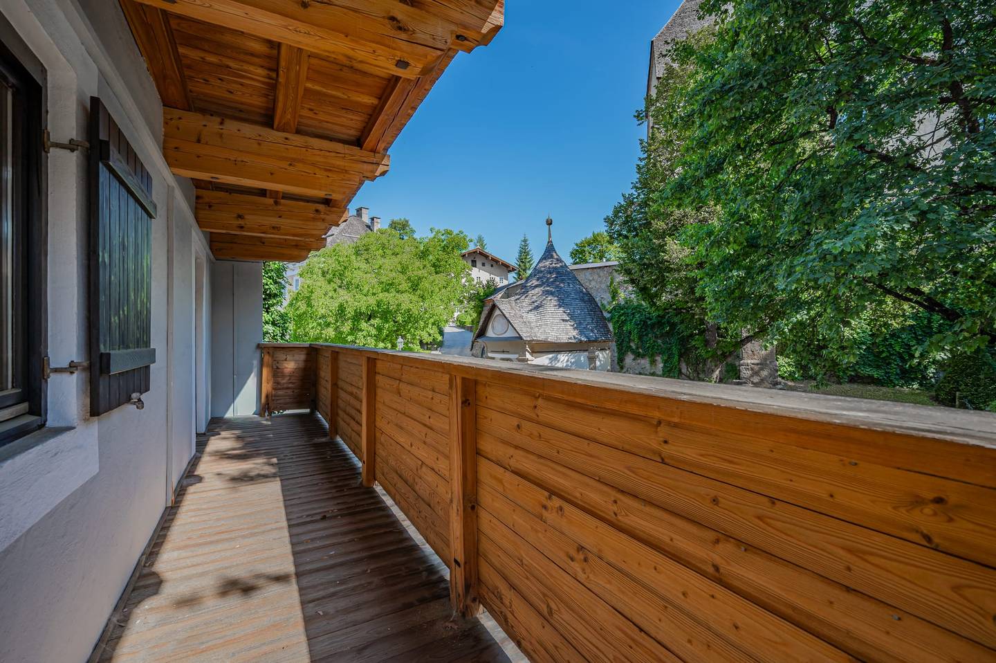 Wohnung mit Balkon und Kirchenblick in zentraler Lage