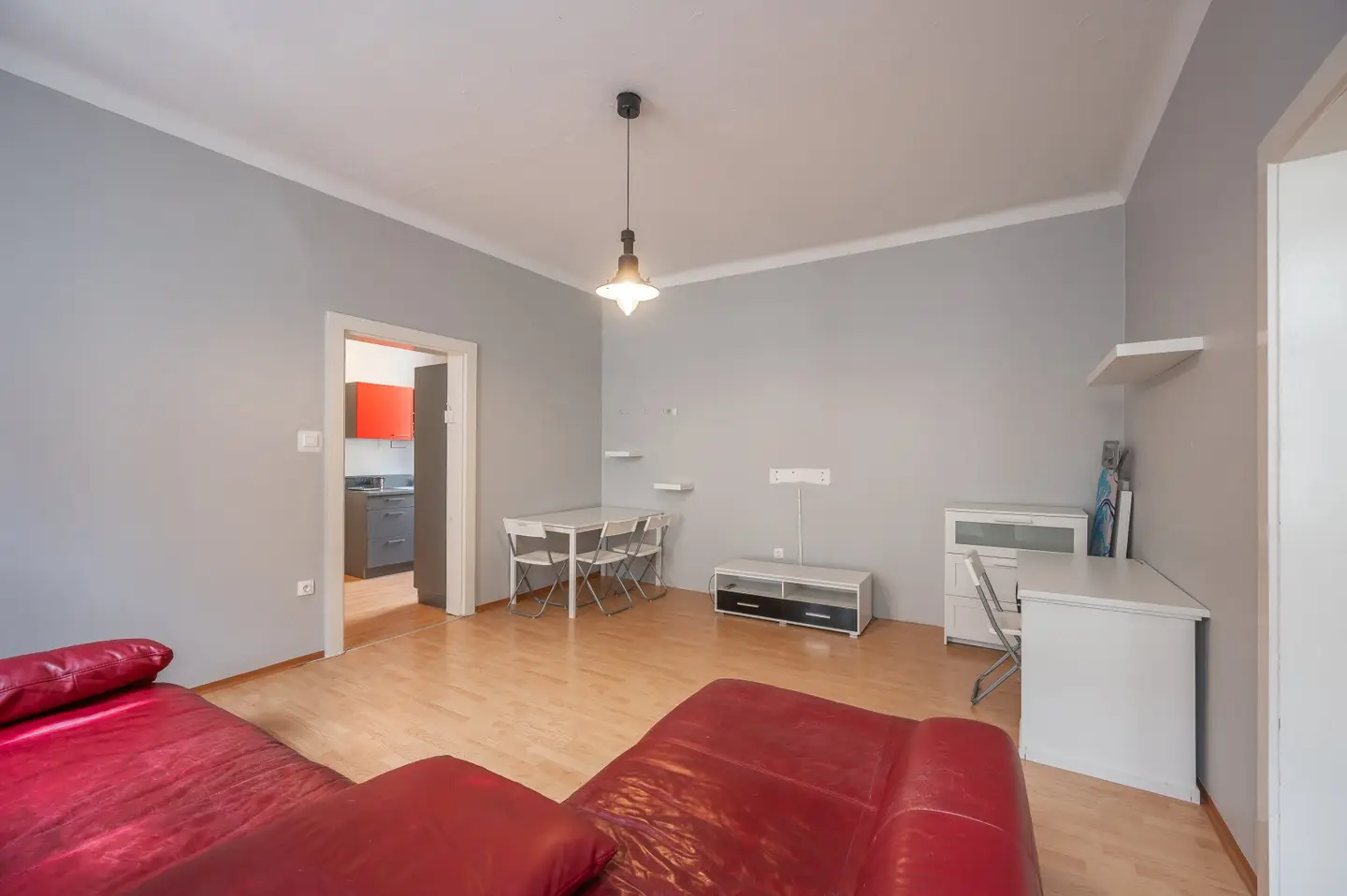 ++NEU++ Renovierungsbedürftige 2-Zimmer-Altbauwohnung mit 52 m² und Airbnb-Zustimmung