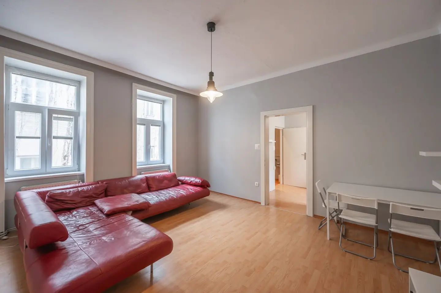 ++NEU++ Renovierungsbedürftige 2-Zimmer-Altbauwohnung mit 52 m² und Airbnb-Zustimmung