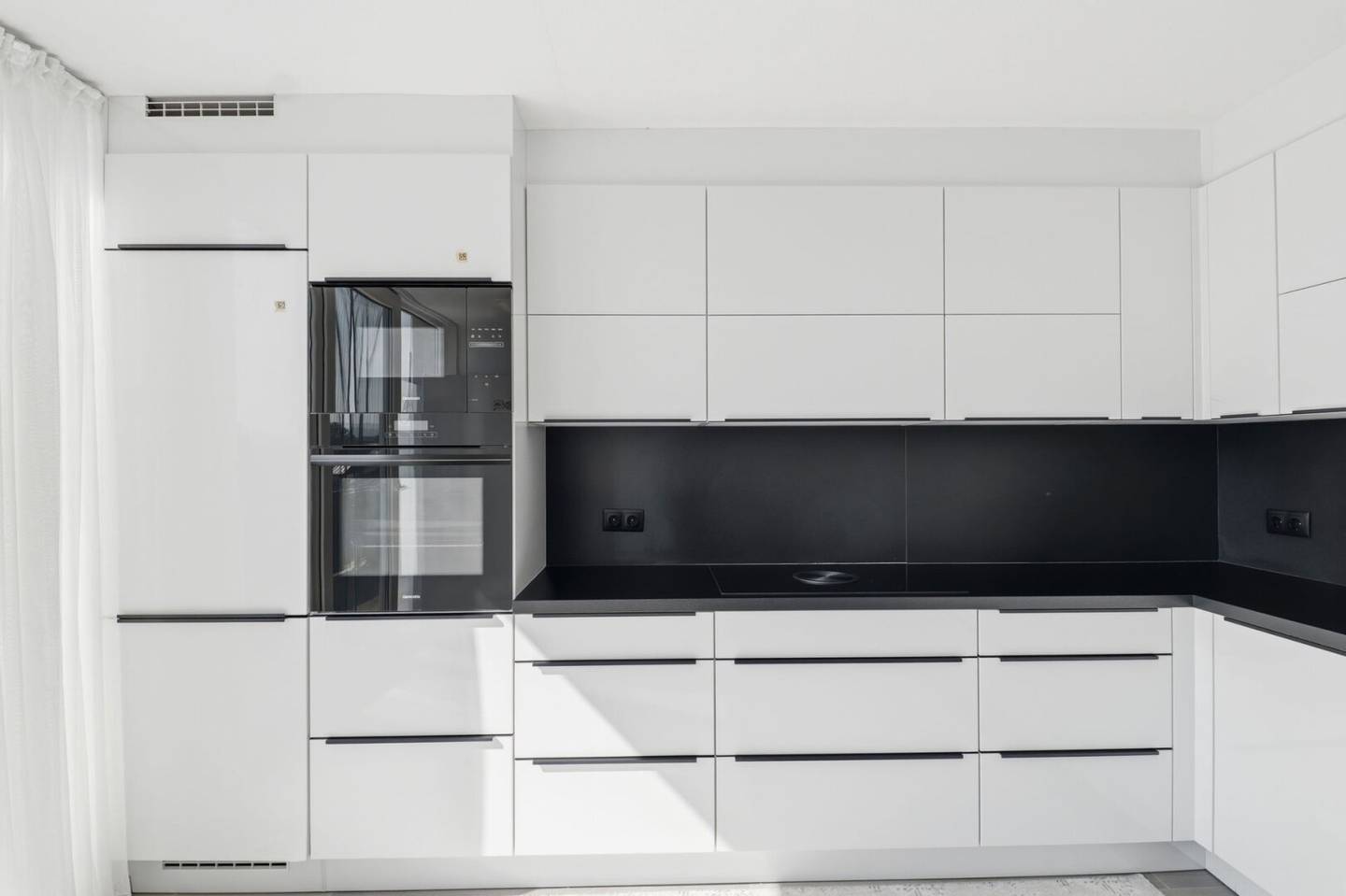 Helle Wohnung mit Balkon und Einbauküche