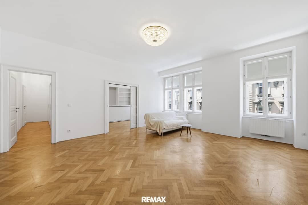 Altbauwohnung mit Parkett und Lift in zentraler Lage