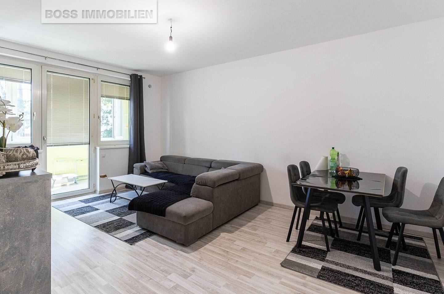 Helle Wohnung mit Loggia und Einbauküche in Haid