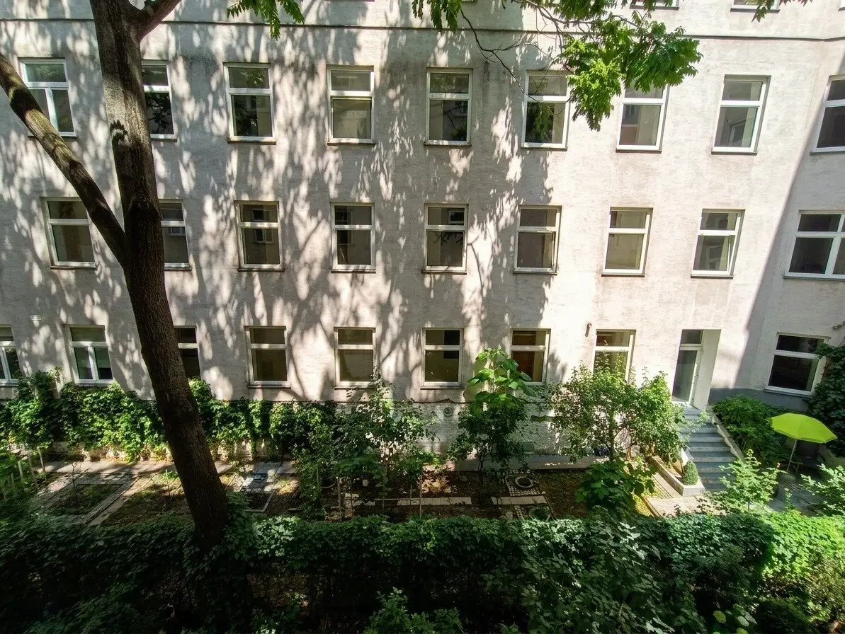 1-room apartment with courtyard location Fasanviertel - near Belvedere Palace