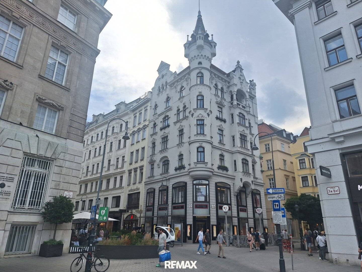Repräsentative Altbauwohnung mit Kamin und Klimaanlage im Goldenen Quartier