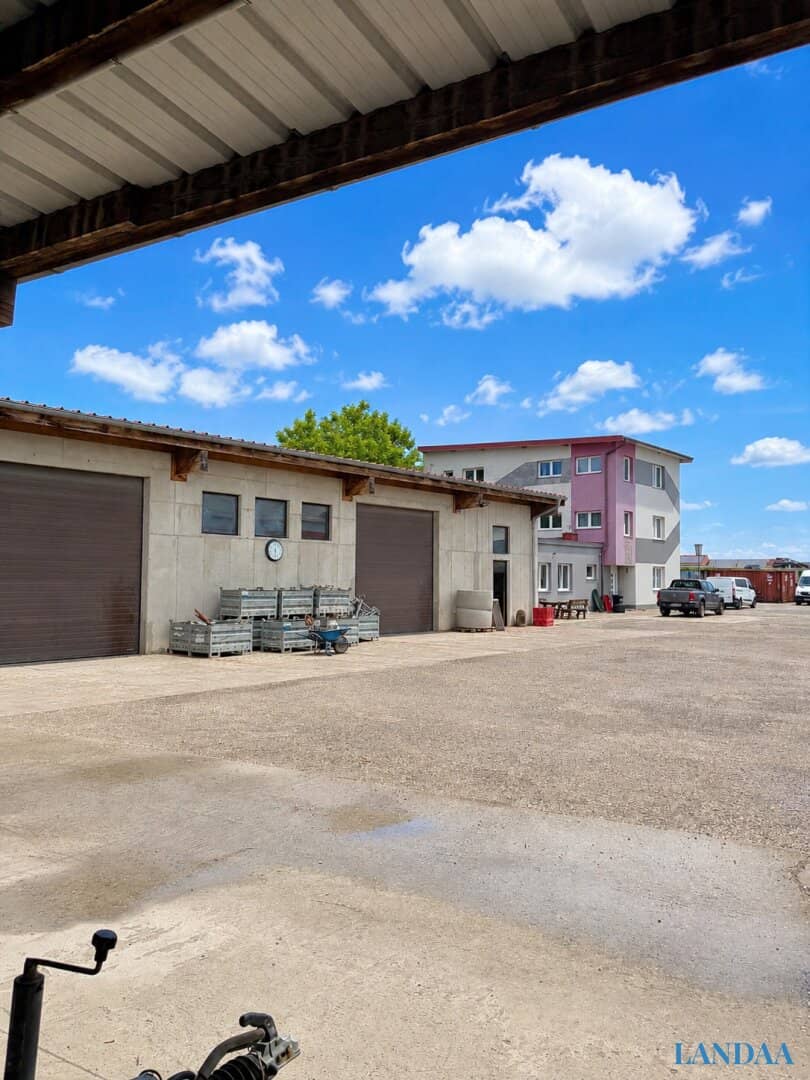Well-maintained warehouse with generous open space