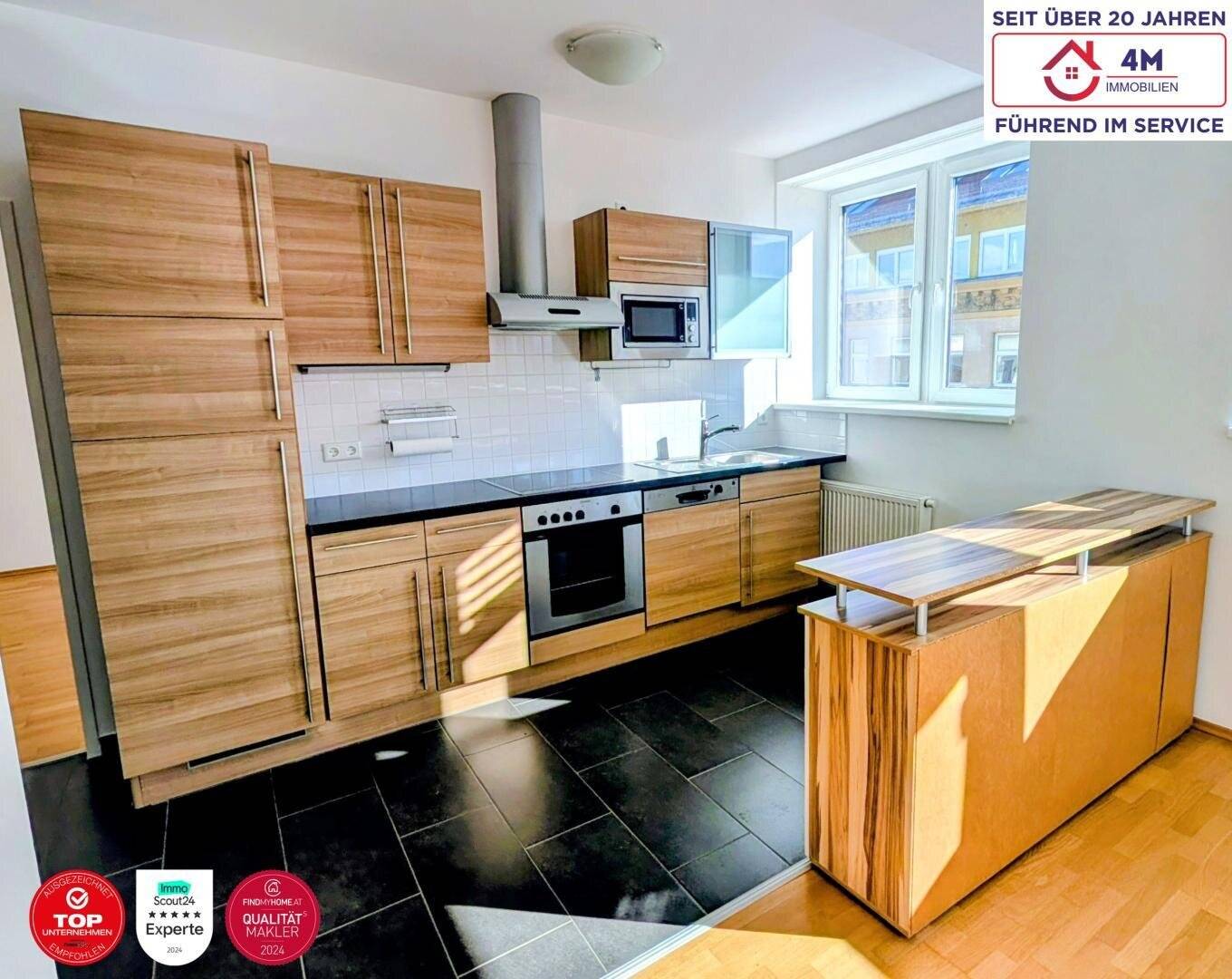 Bright period apartment with parquet and open kitchen near Burggasse