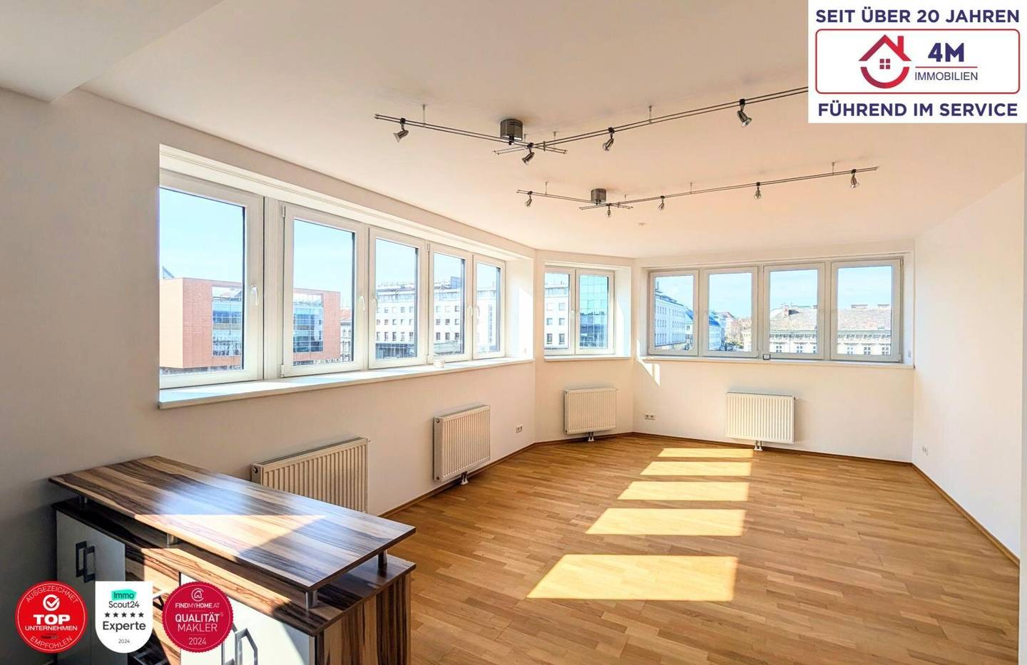 Bright period apartment with parquet and open kitchen near Burggasse