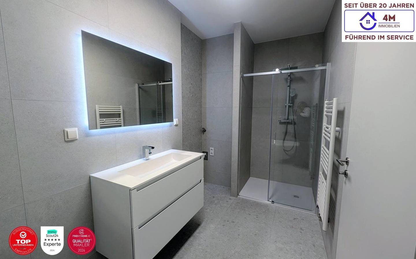 Bright period apartment with parquet and open kitchen near Burggasse