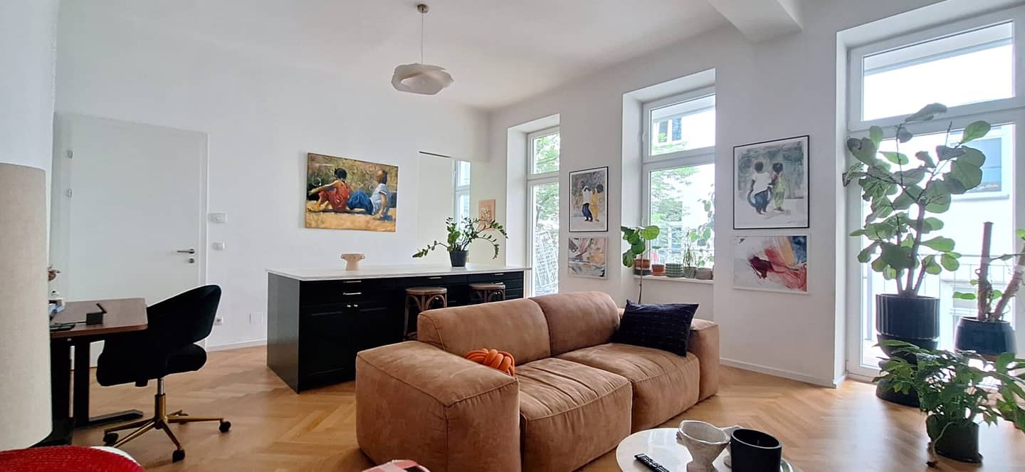 Sanierte Altbauwohnung mit Balkon und Fischgrätparkett