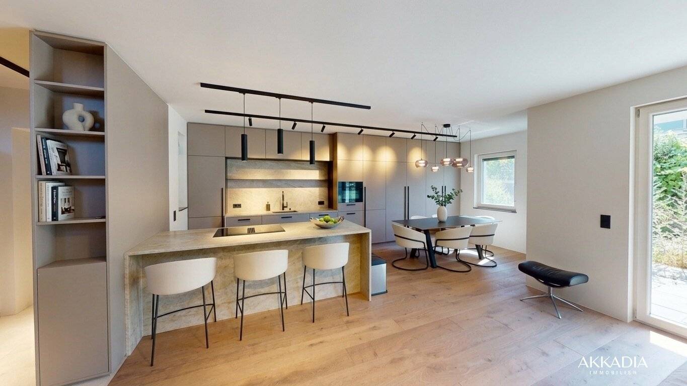 Semi-detached house with garden and rooftop terrace