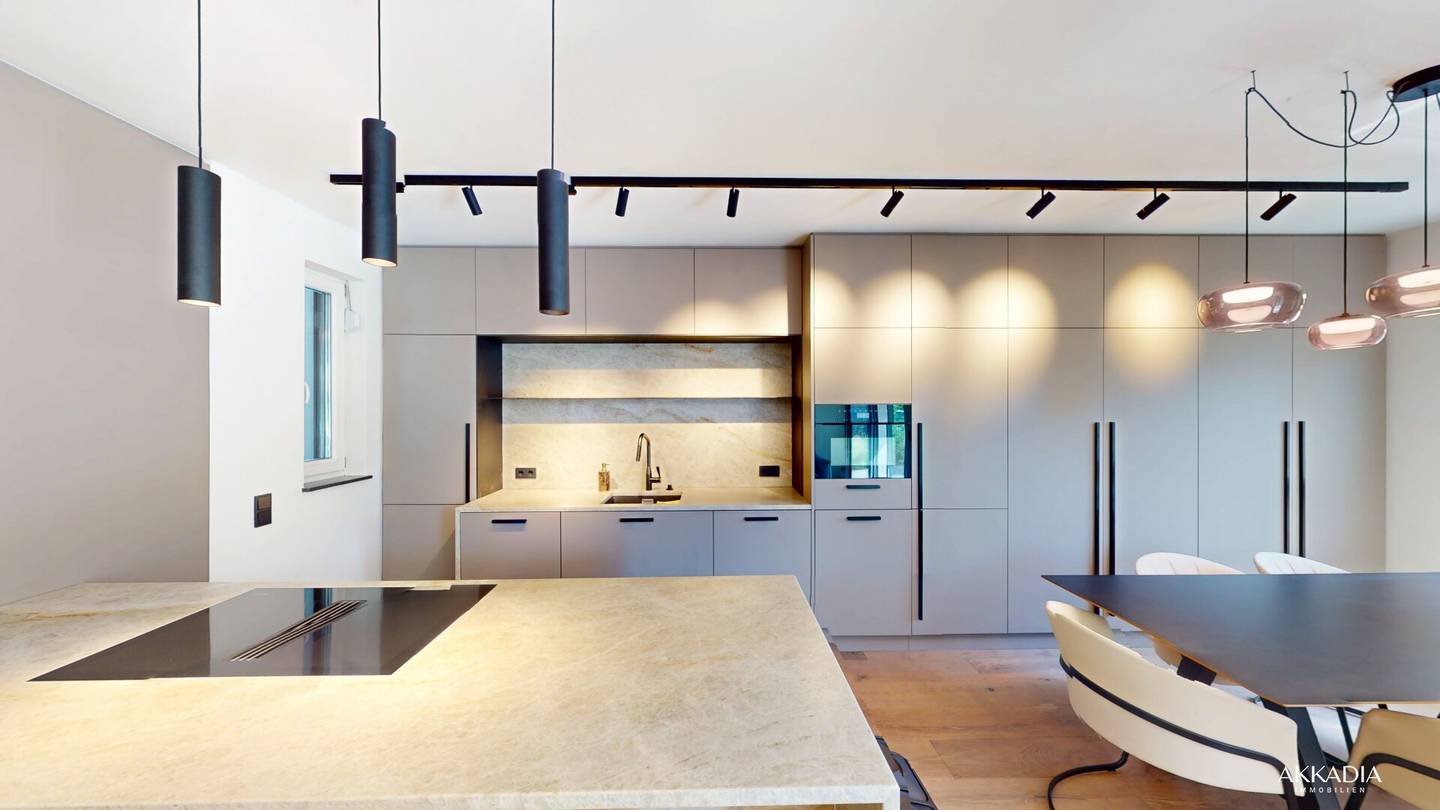 Semi-detached house with garden and rooftop terrace