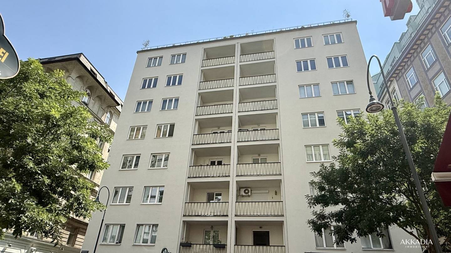 Balcony apartment I Rotenturmstraße I No rent cap