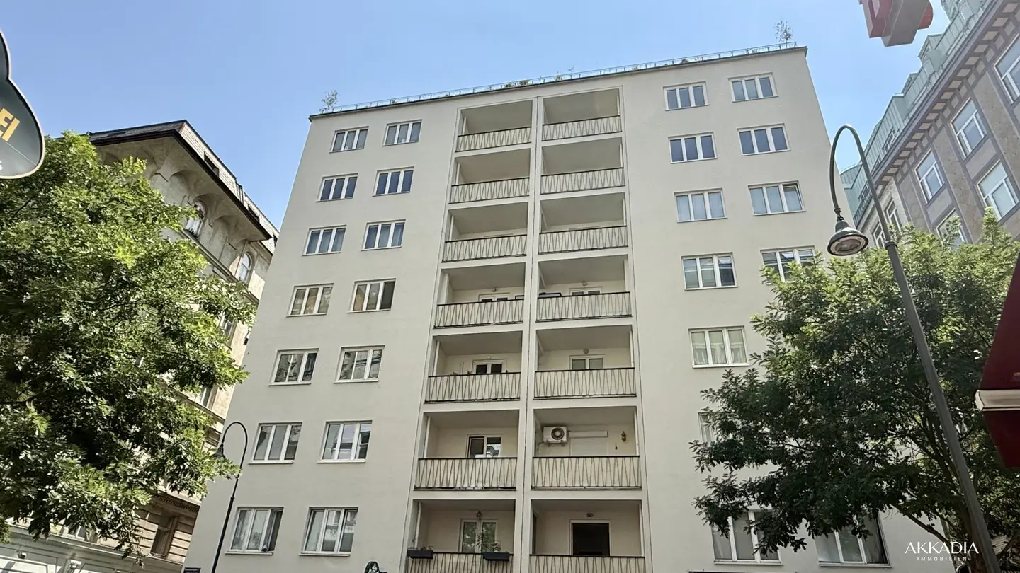Balcony apartment I Rotenturmstraße I No rent cap