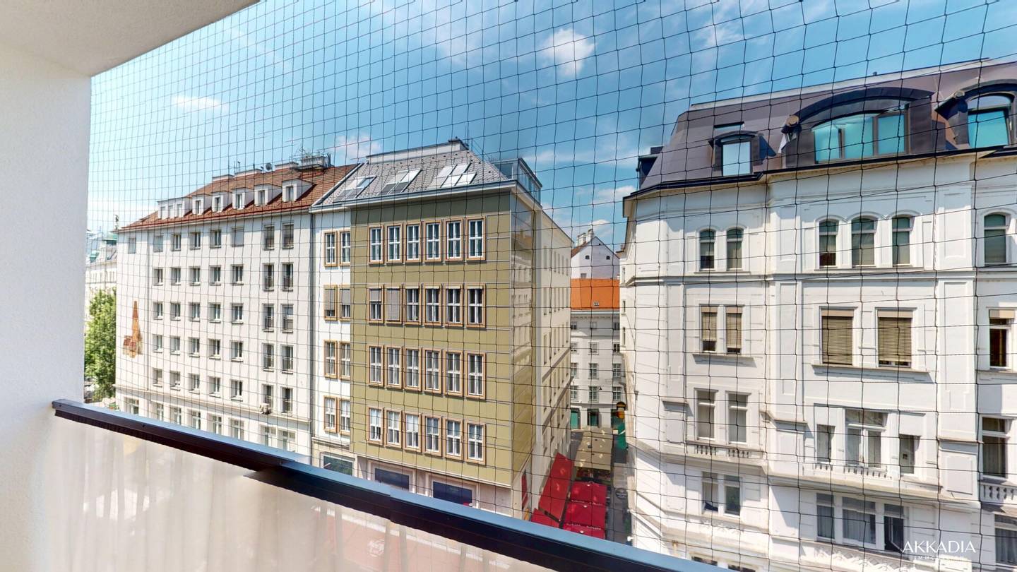 Balcony apartment I Rotenturmstraße I No rent cap