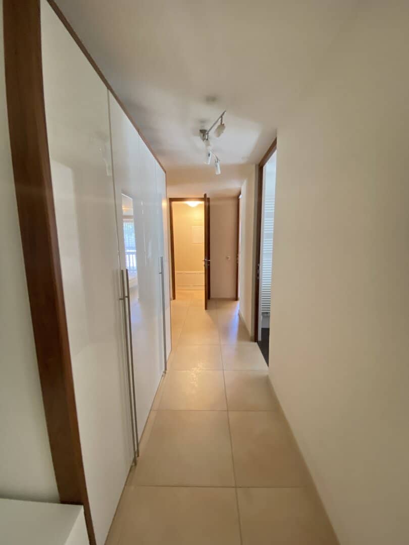 Möblierte Terrassenwohnung mit Balkon und Tiefgarage