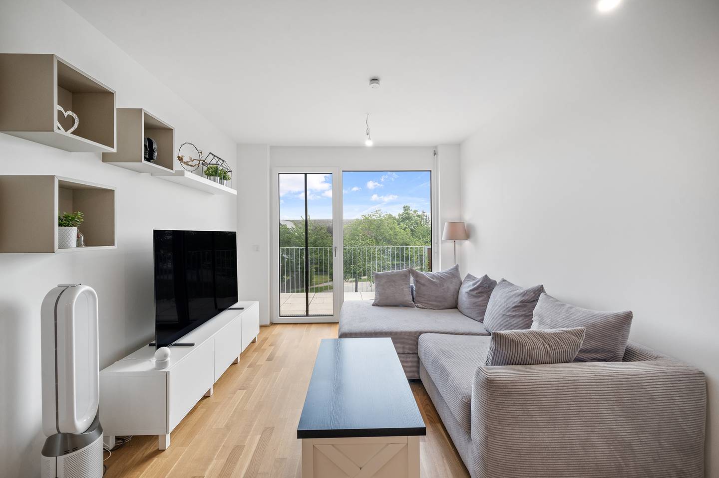 Neubauwohnung mit Balkon und Tiefgarage
