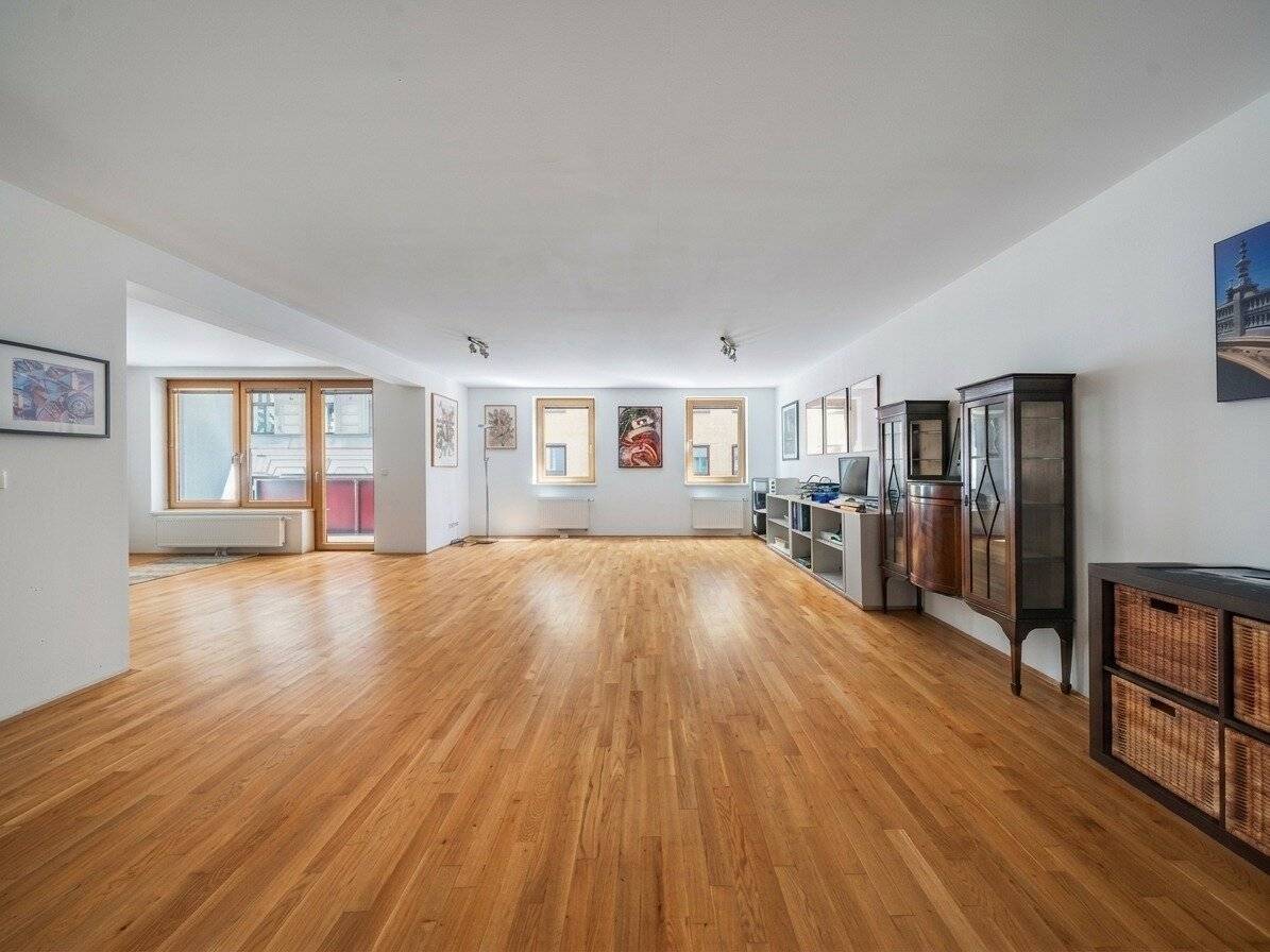 Apartment with garden and two loggias in a central location