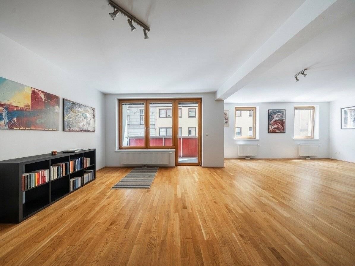 Apartment with garden and two loggias in a central location
