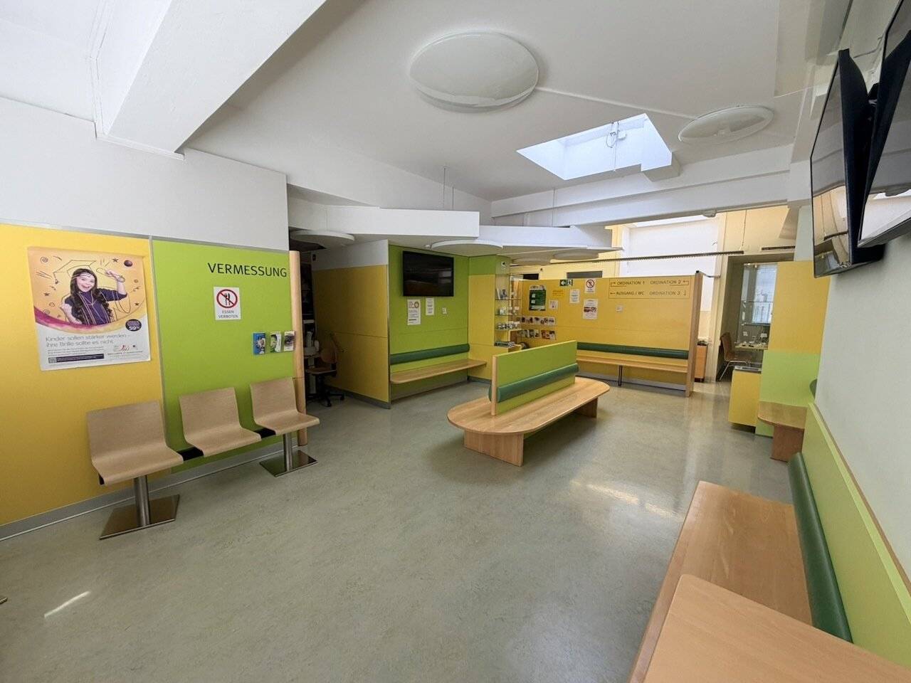 Barrier-Free Medical Practice with Air Conditioning and IT Infrastructure