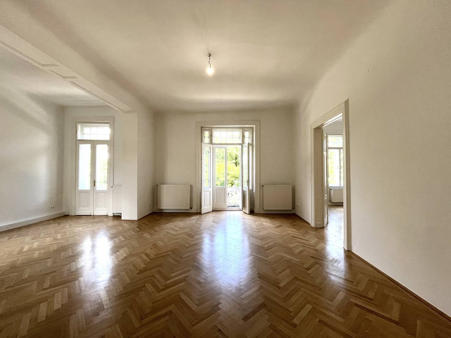 Altbauwohnung mit Balkonen nahe Schloss Belvedere