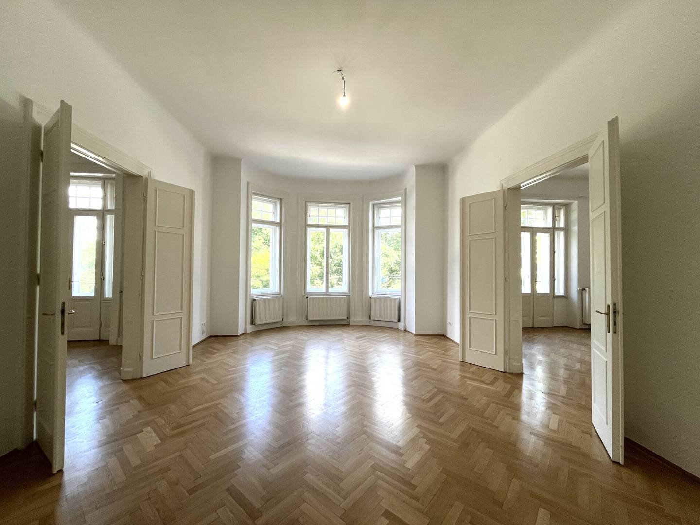 Altbauwohnung mit Balkonen nahe Schloss Belvedere