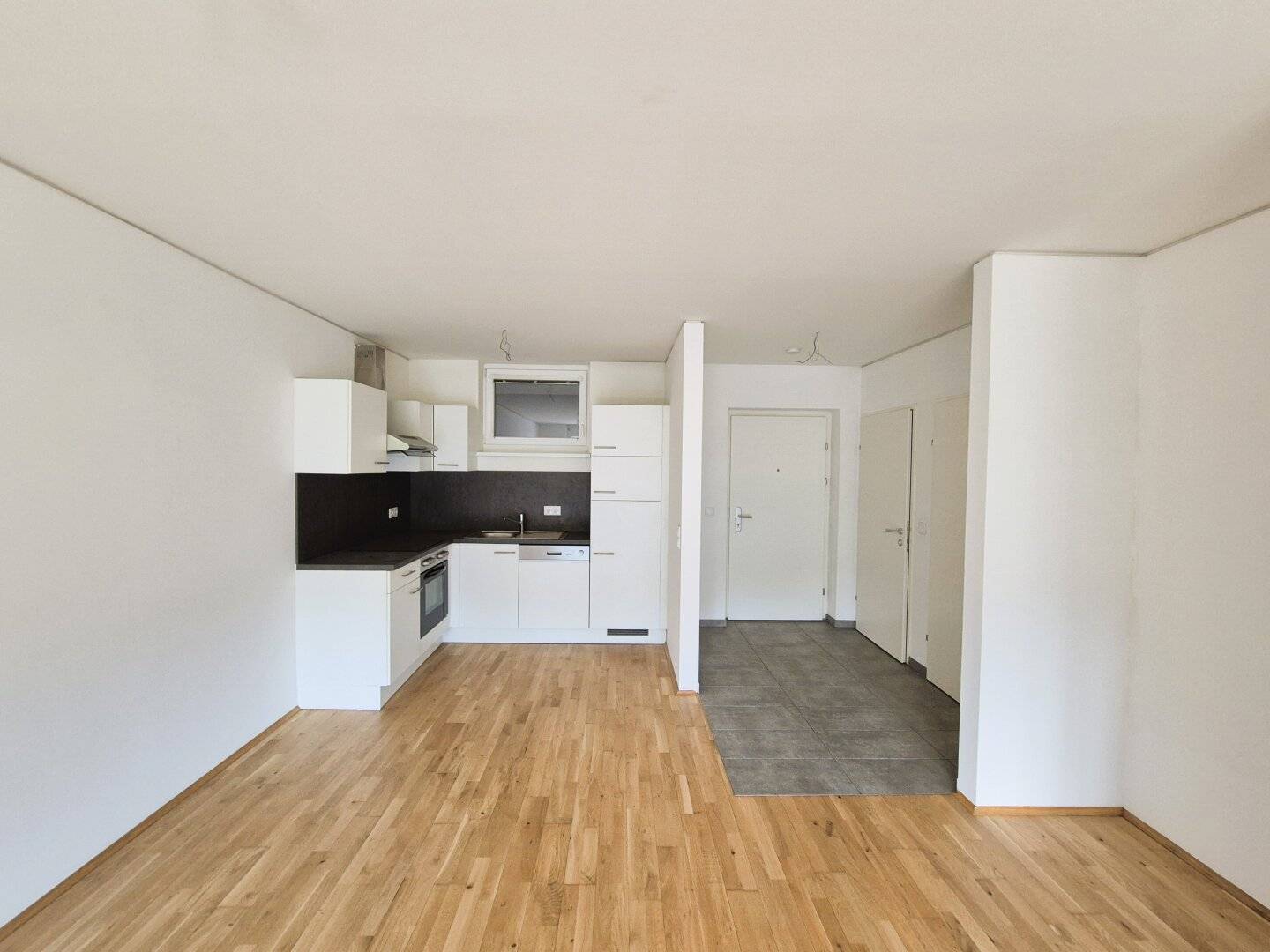 New build apartment with west balcony and underground parking in Graz