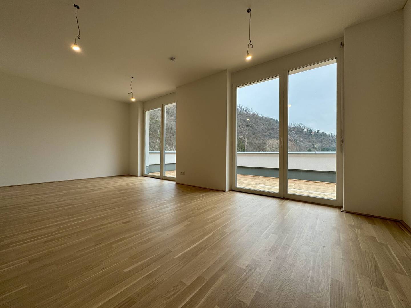 Dachgeschosswohnung mit großer Dachterrasse in ruhiger Grünlage