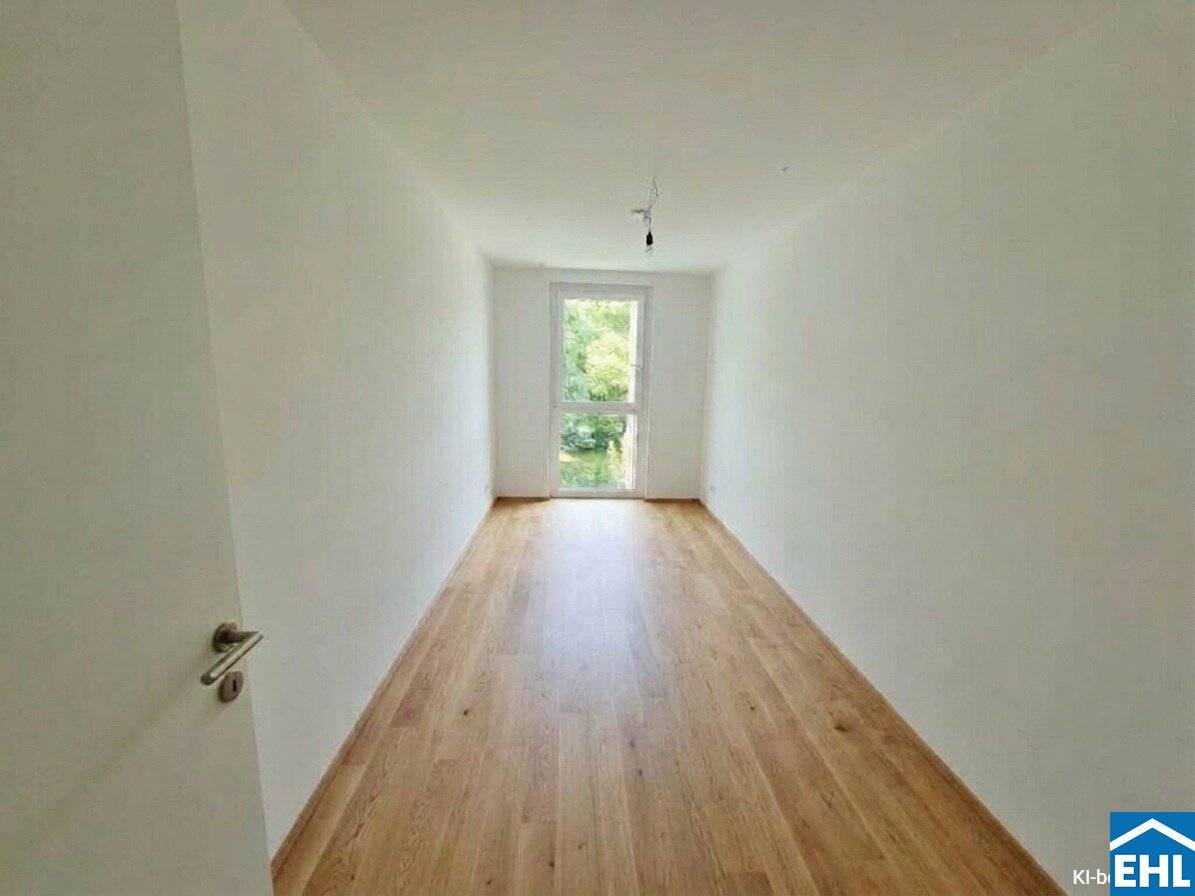 Family Apartment with Balcony and Parquet in Floridsdorf