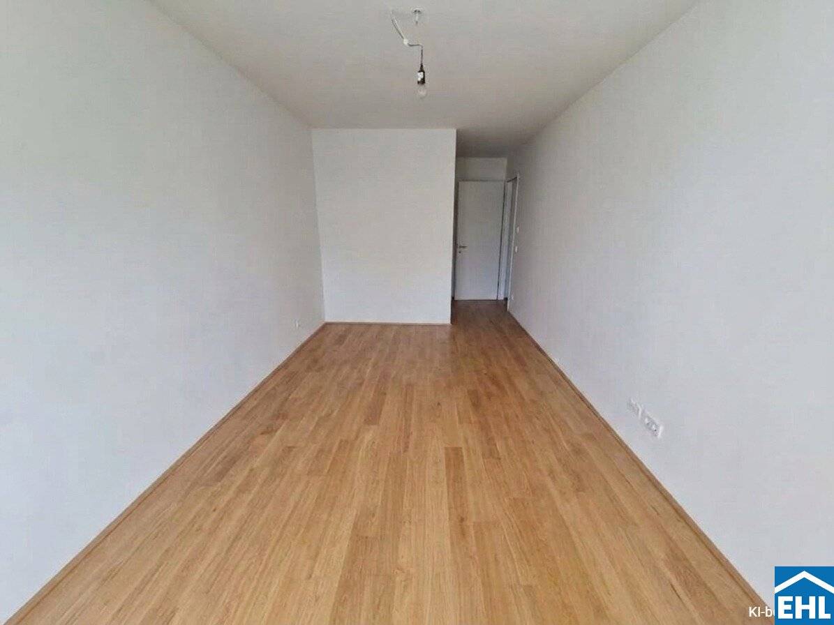 Family Apartment with Balcony and Parquet in Floridsdorf