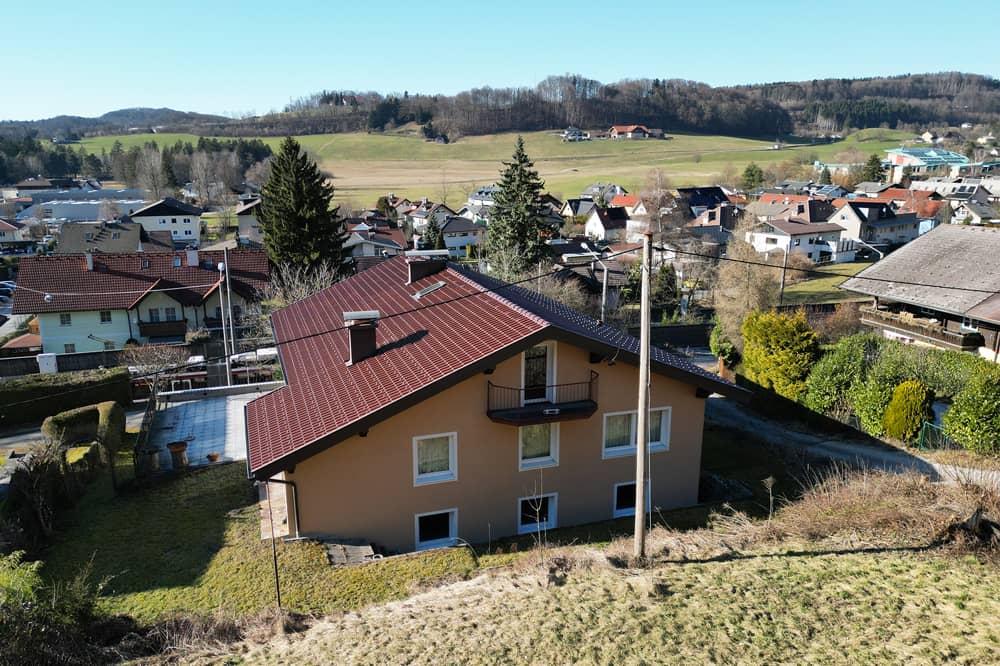 Multi-family home with two units and large garden in Gnigl