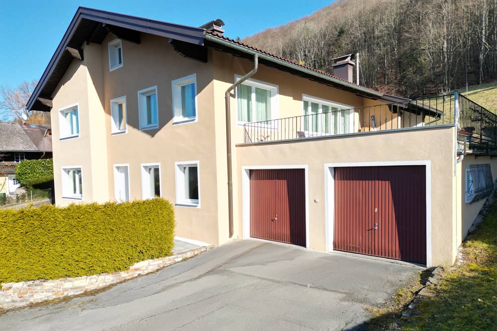 Multi-family home with two units and large garden in Gnigl