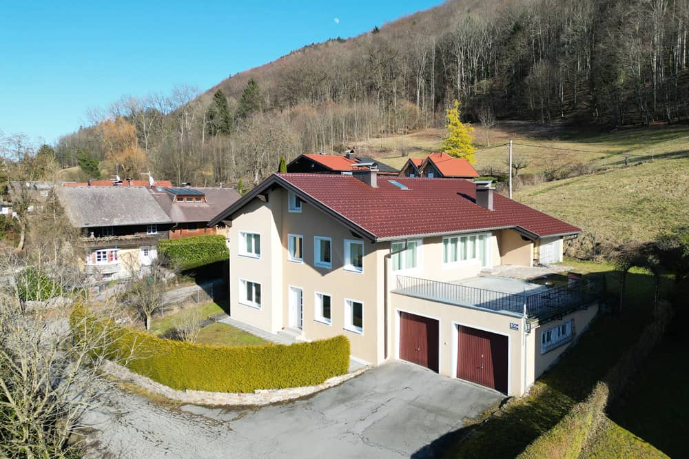 Multi-family home with two units and large garden in Gnigl