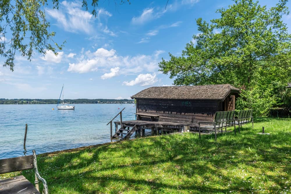 Seeliegenschaft mit Bootshaus am Attersee
