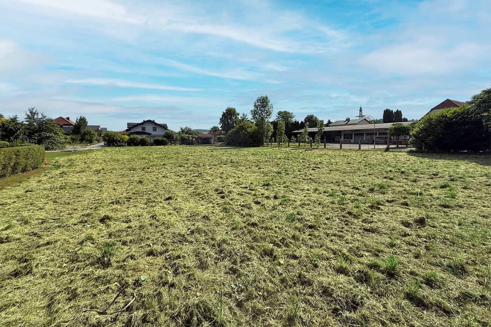 Sonniges Grundstück in Ortsrandlage