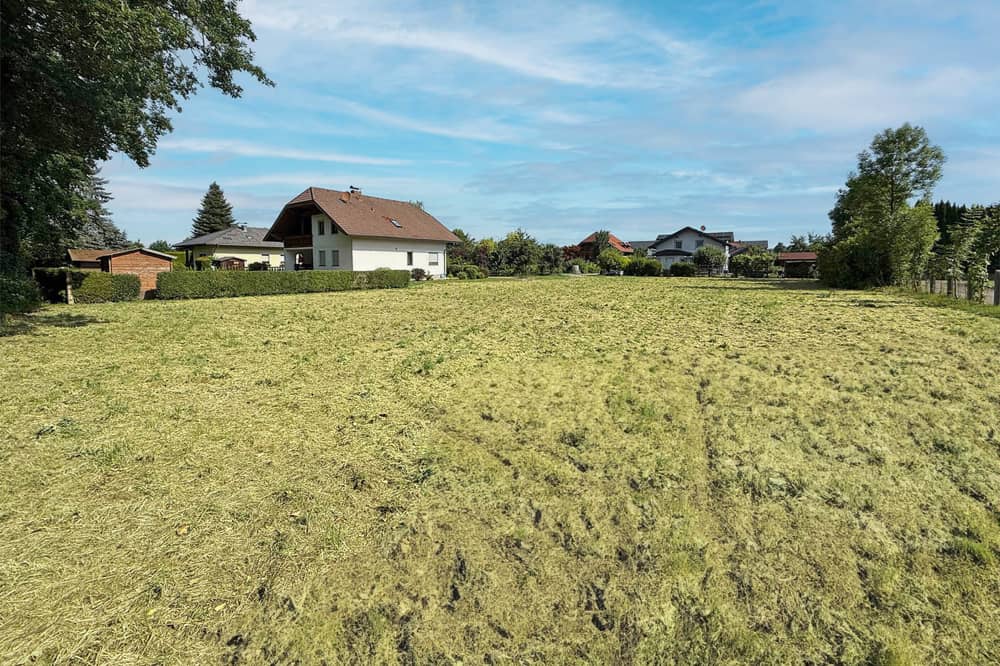 Sonniges Grundstück in Ortsrandlage