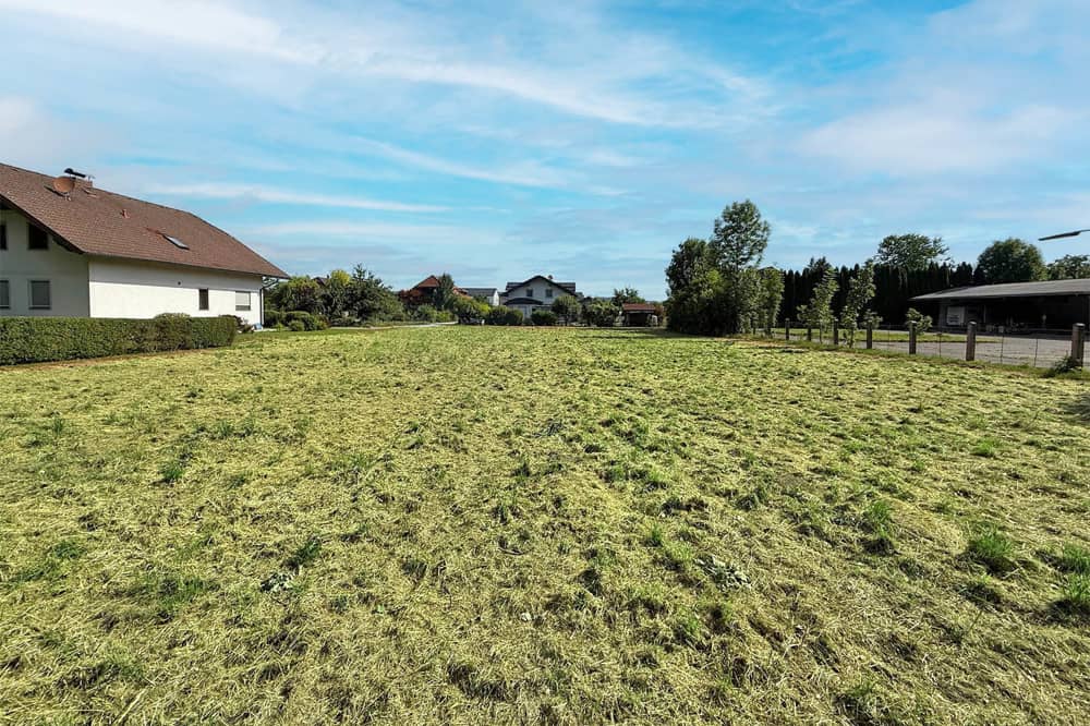 Sonniges Grundstück in Ortsrandlage