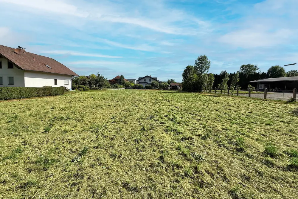 Sonniges Grundstück in Ortsrandlage